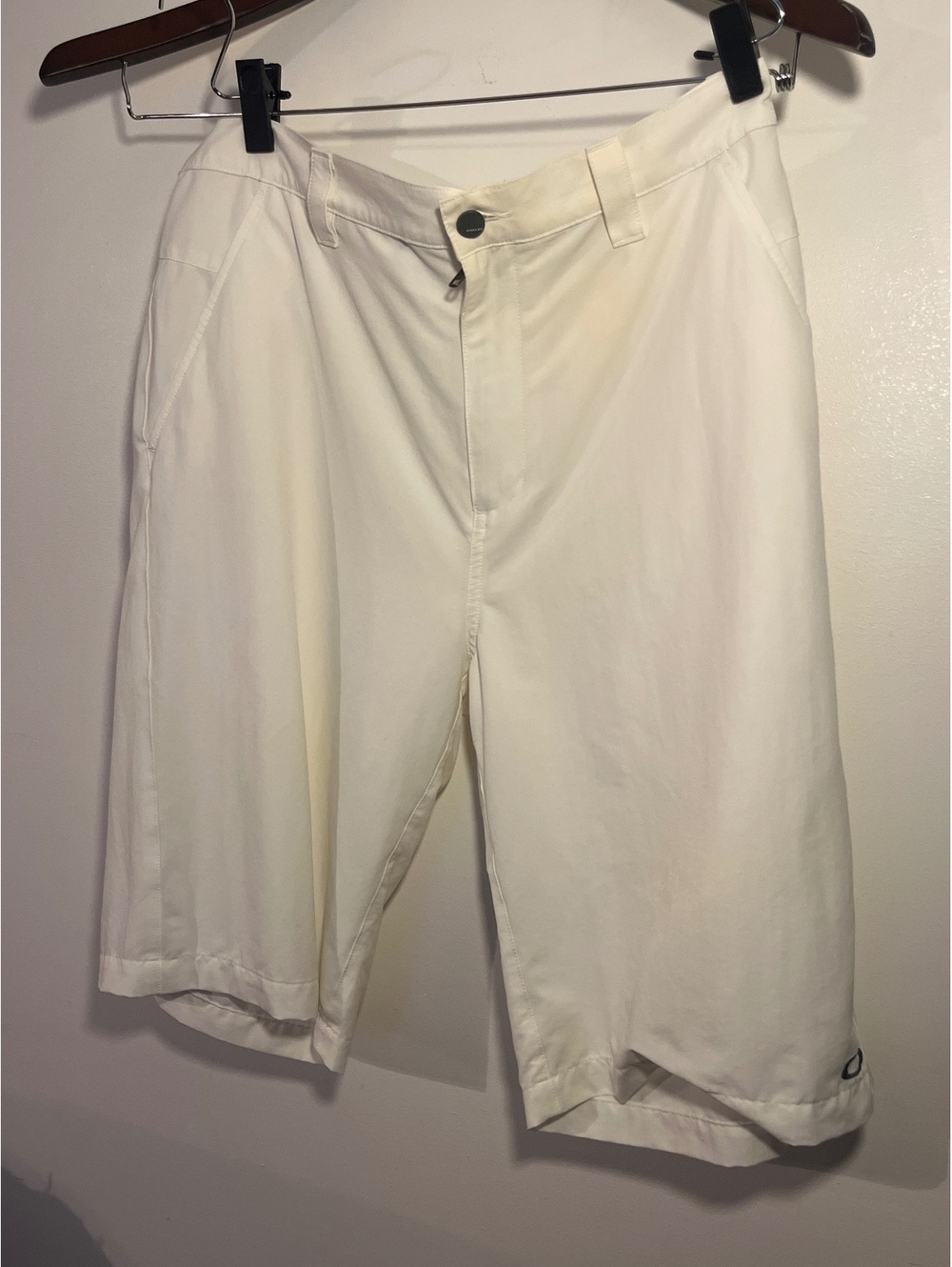 Oakley Men's 38 W Casual White Bermuda Shorts